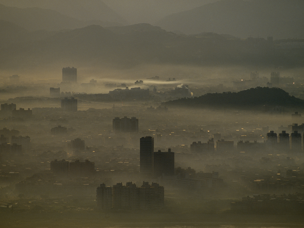 Smog caused by motor vehicle emissions blankets Taipei.